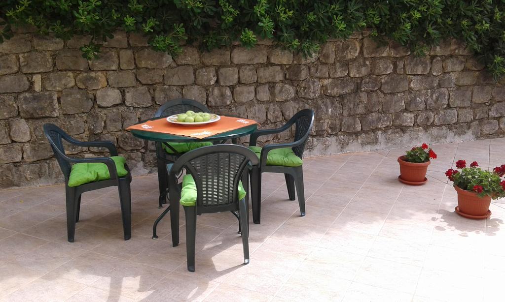 Apartment Adela Kotor Exterior photo