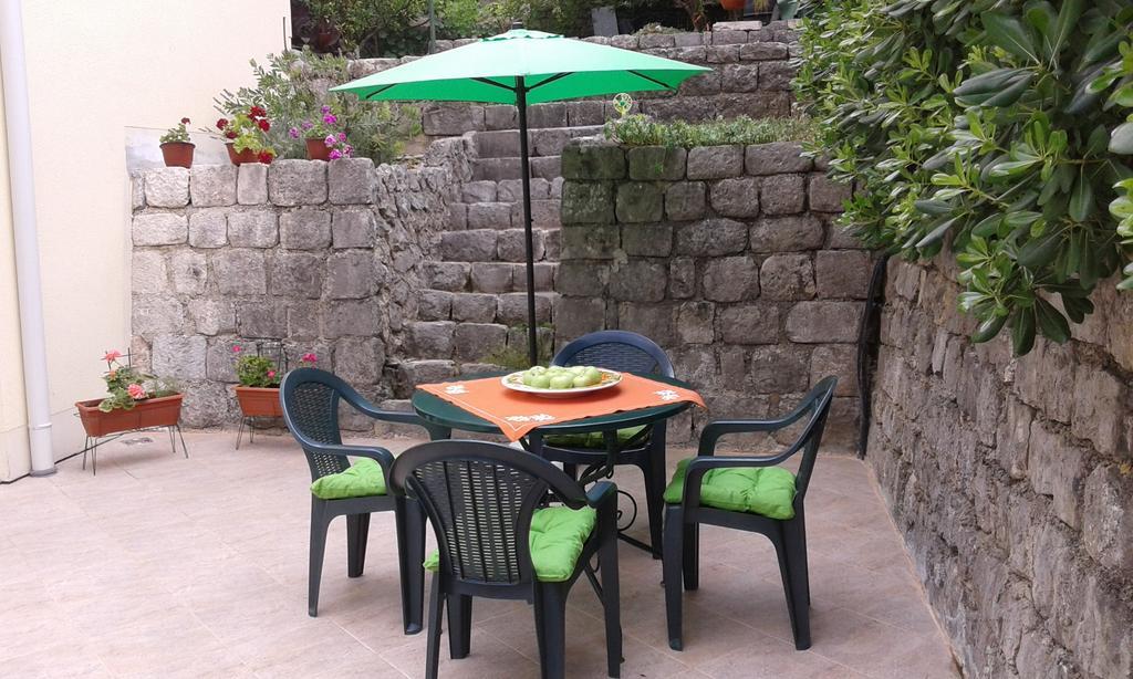 Apartment Adela Kotor Exterior photo